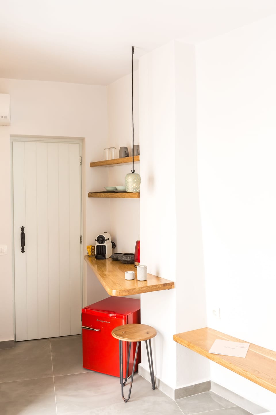 Suite (Petit, Outdoor heated Jetted Tub) | In-room safe, individually decorated, individually furnished