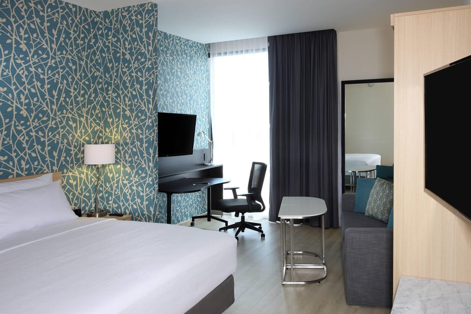 Studio, 1 King Bed with Sofa bed | In-room safe, desk, iron/ironing board, WiFi (free)