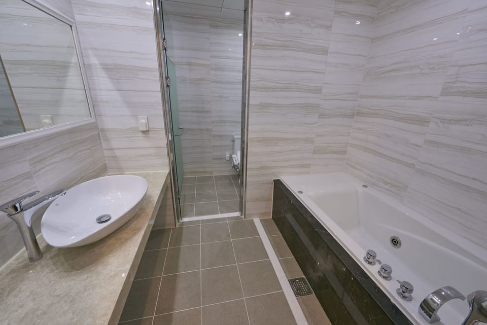 Standard Double Room | Bathroom | Separate tub and shower, jetted tub, hair dryer, bathrobes