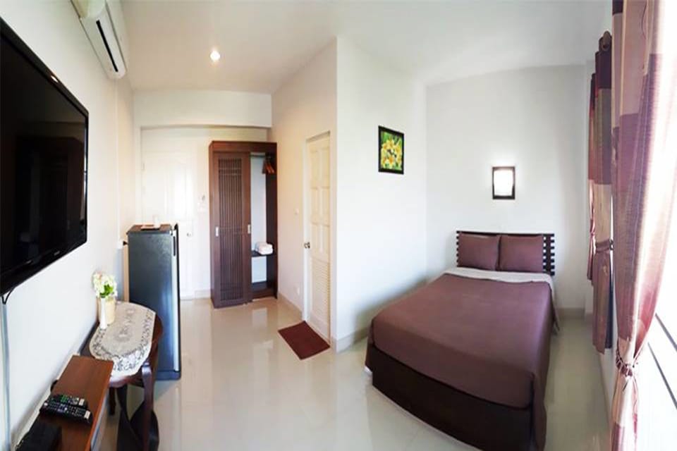 Double Bed | Blackout drapes, free WiFi, bed sheets