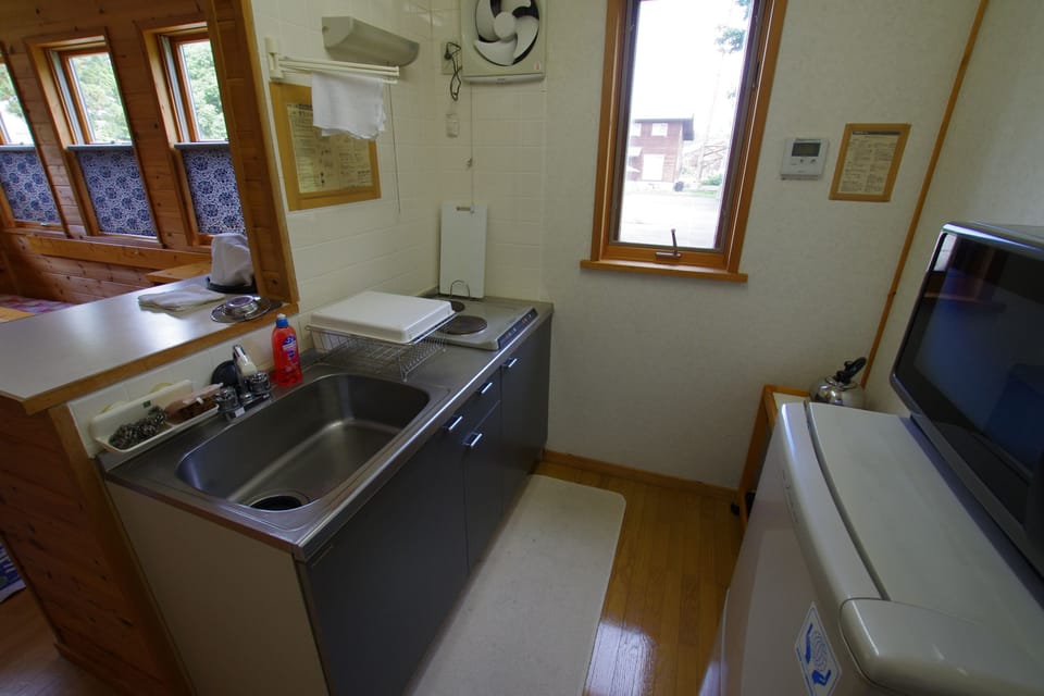 Cottage | Private kitchenette | Fridge, microwave, stovetop, electric kettle