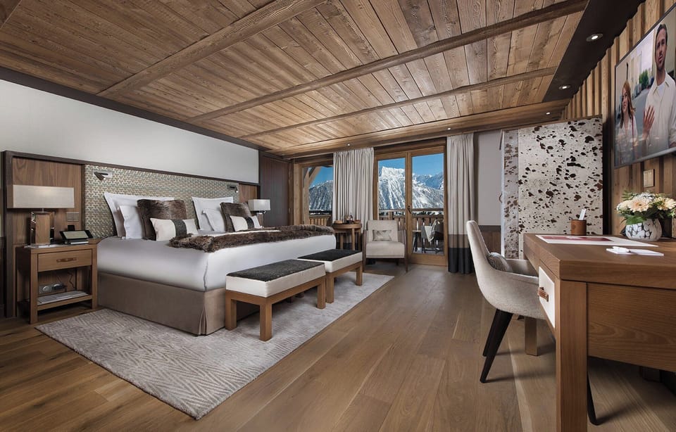 Premium bedding, pillowtop beds, free minibar items, in-room safe