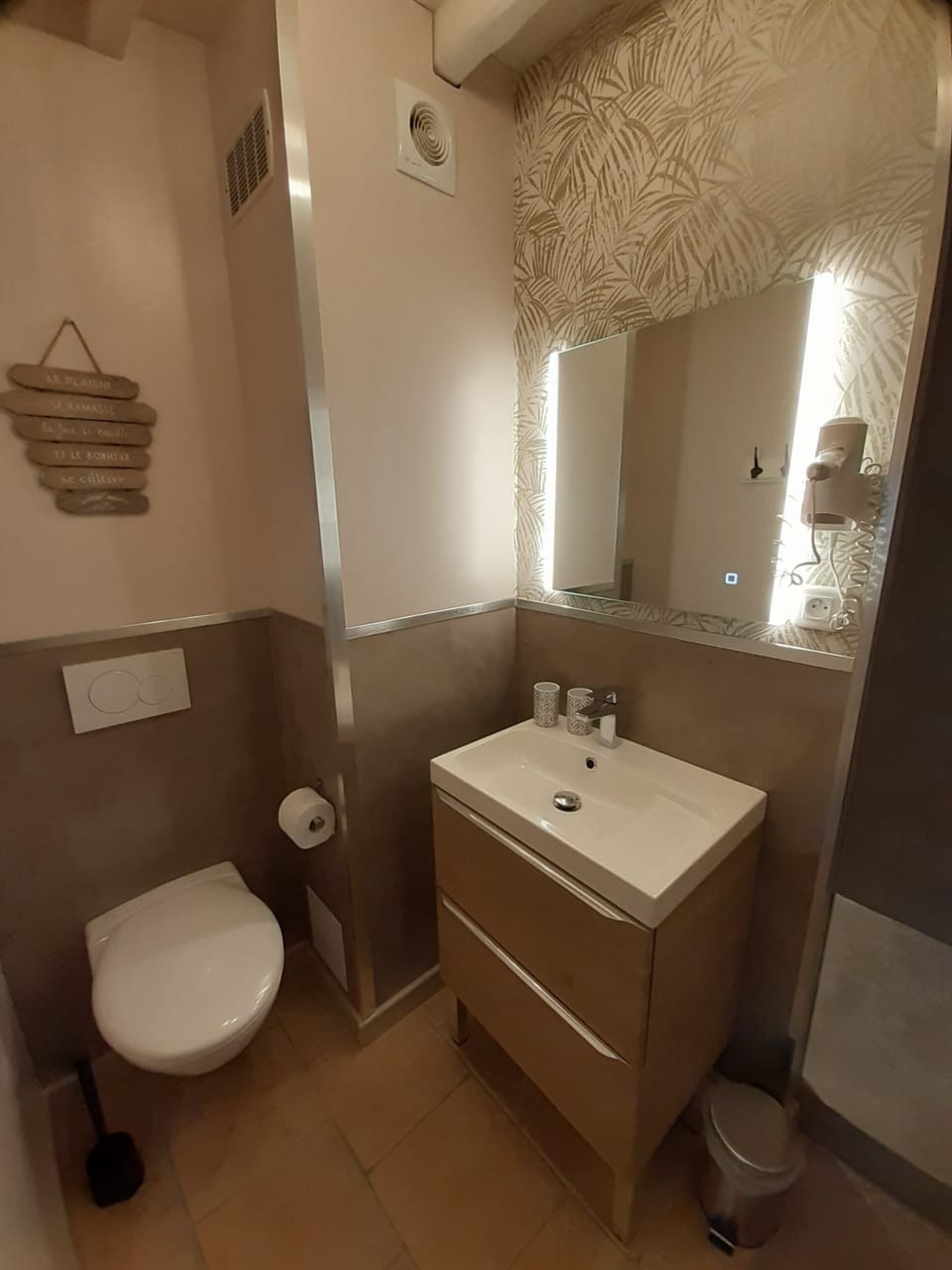 Double Room (Cidarie) | Bathroom | Shower, rainfall showerhead, hair dryer, towels