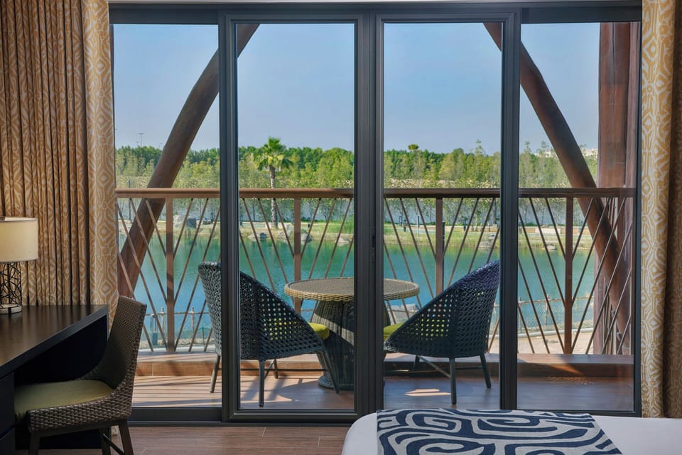 Deluxe Room, 1 King Bed, Balcony, River View | Hypo-allergenic bedding, pillowtop beds, in-room safe