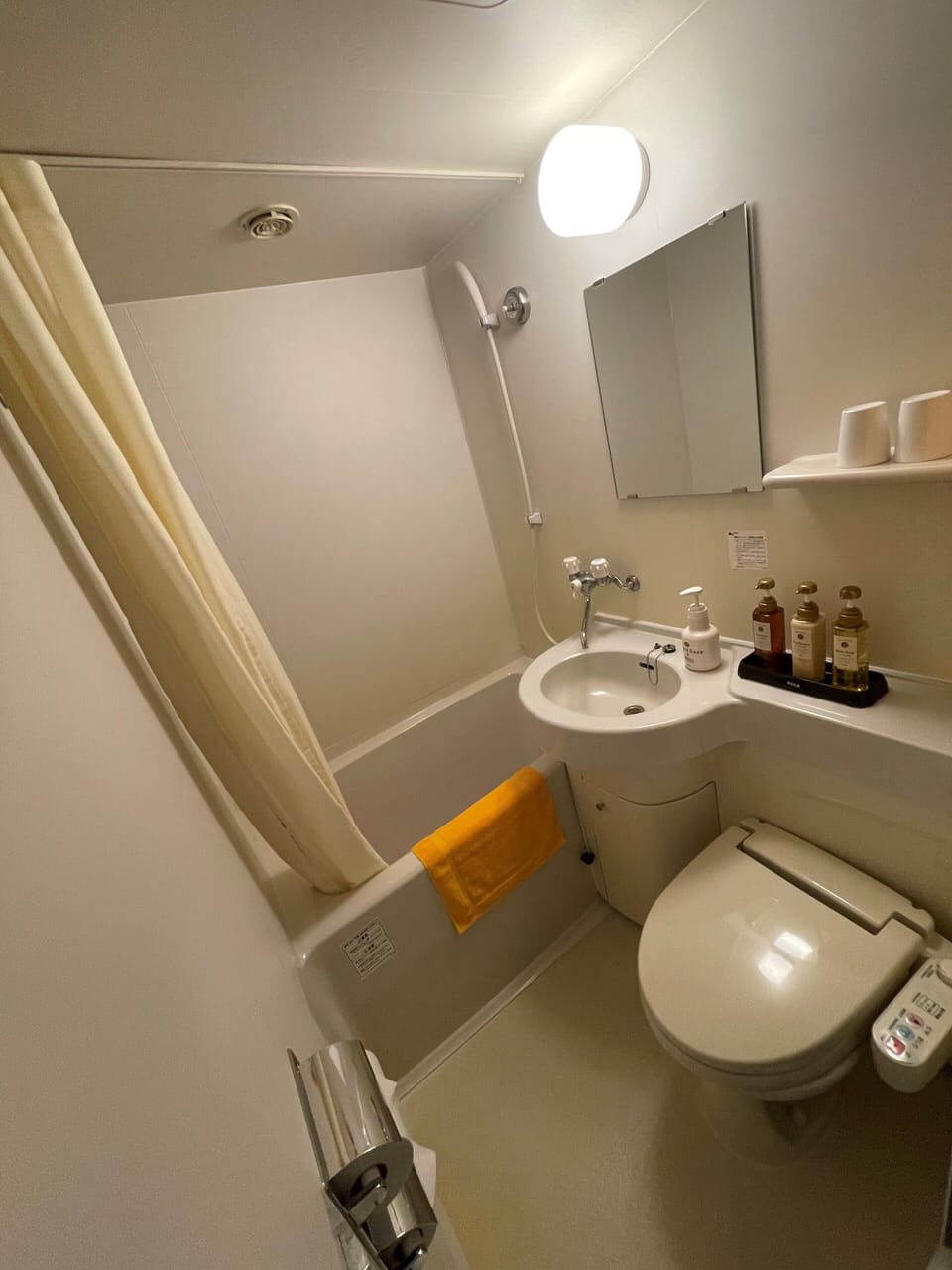 Combined shower/tub, free toiletries, hair dryer, slippers