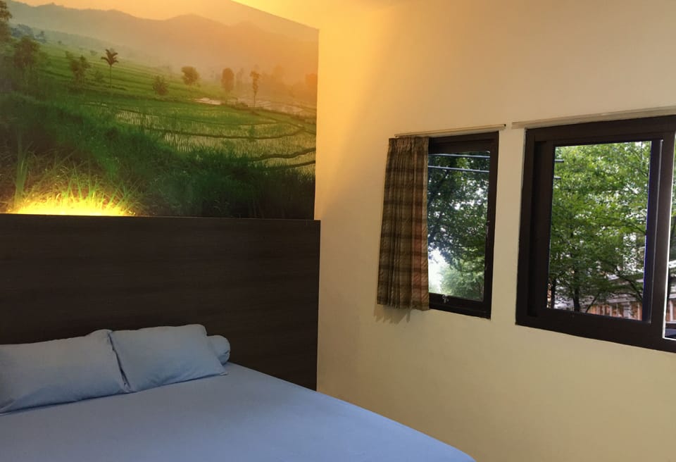 Desk, WiFi (free), bed sheets