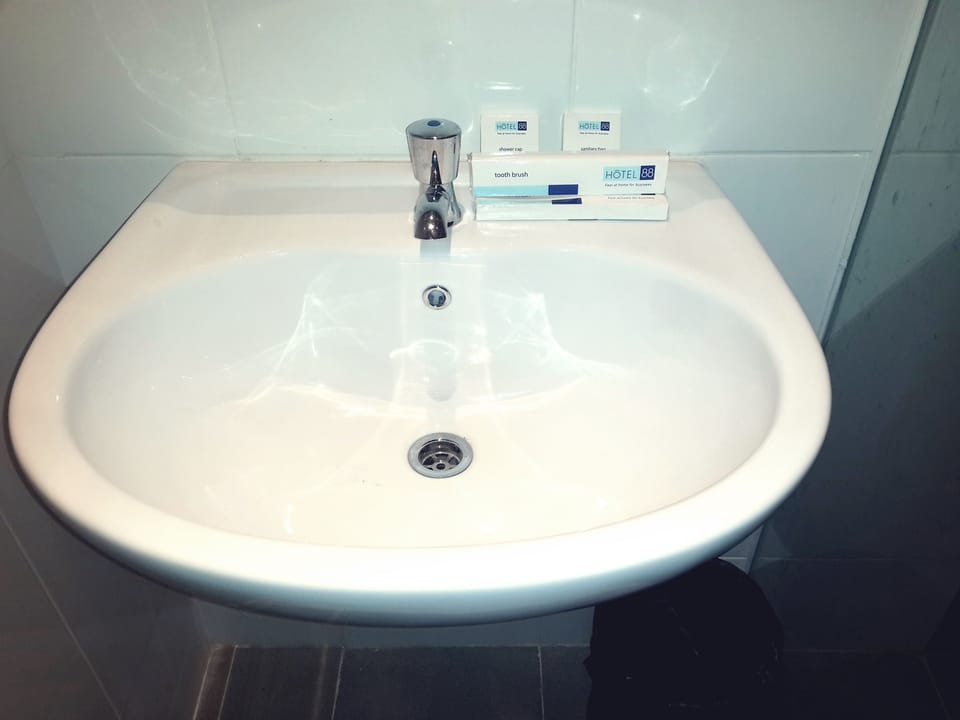 Bathroom sink