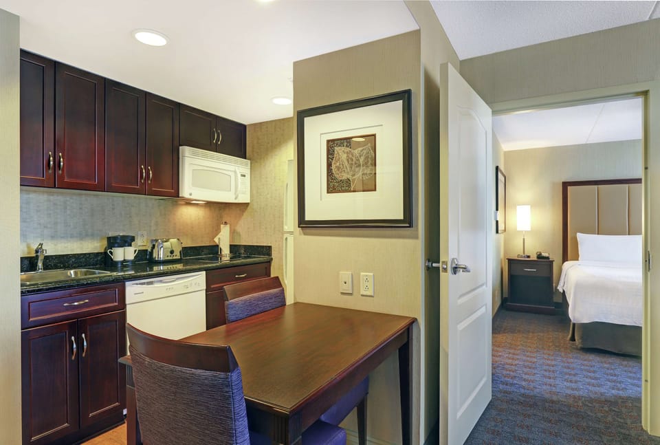 Full-size fridge, microwave, stovetop, dishwasher