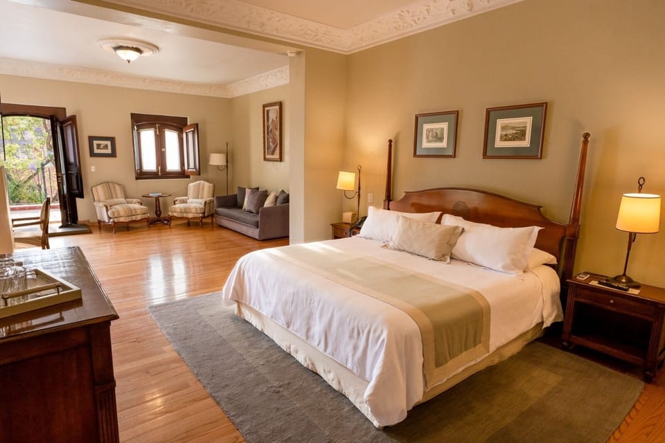 Junior Suite | Premium bedding, minibar, in-room safe, iron/ironing board