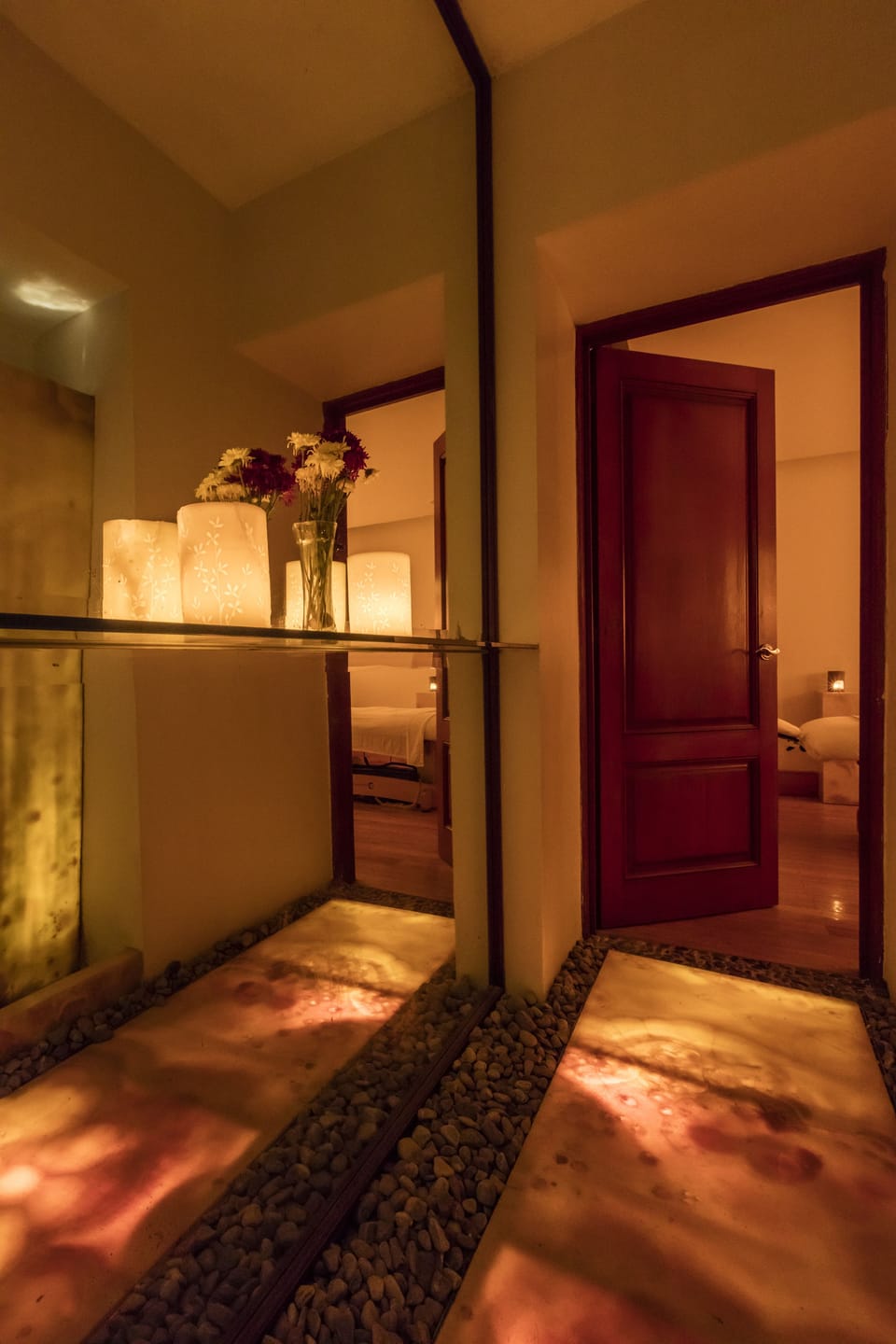 Sauna, hot tub, steam room, body treatments, hot stone massages