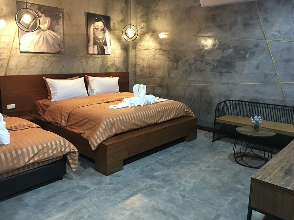Triple Room | Free WiFi, bed sheets