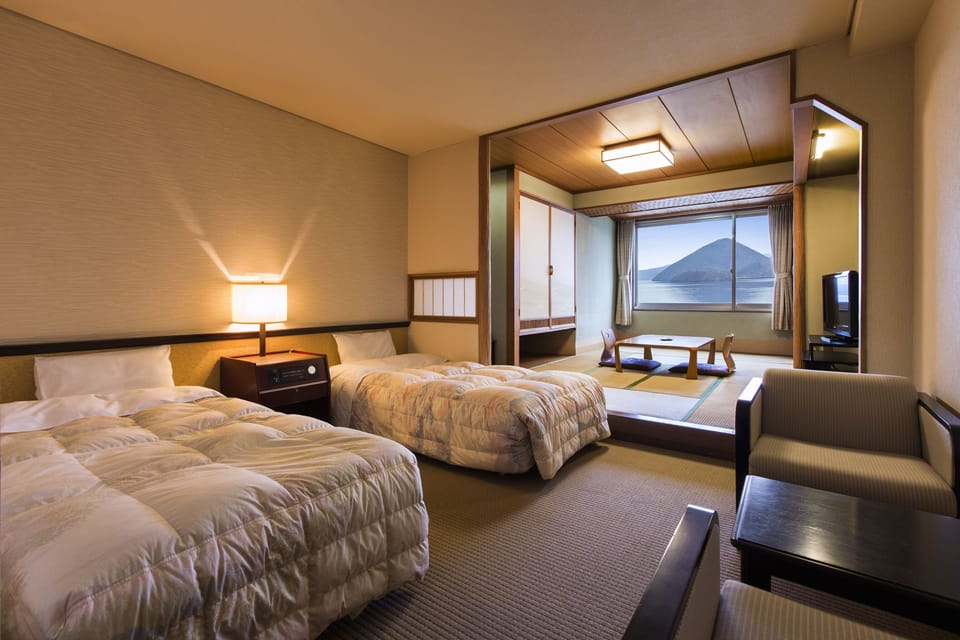 Japanese and Western room, Lake View(buffet) | In-room safe, blackout drapes