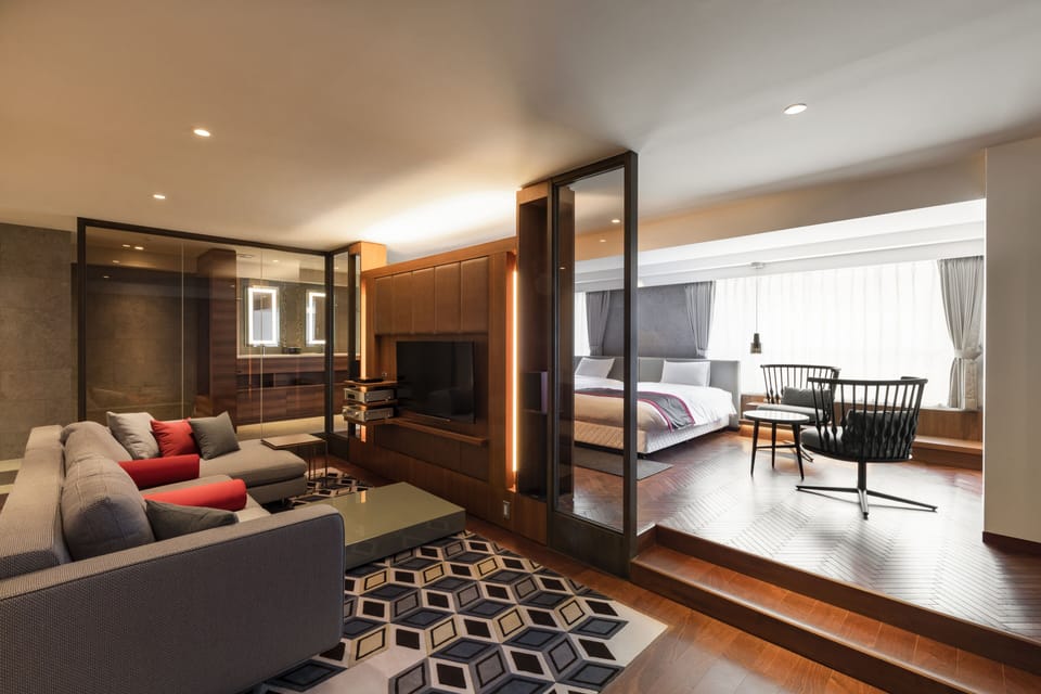 Couple Suite Room | In-room safe, individually decorated, individually furnished