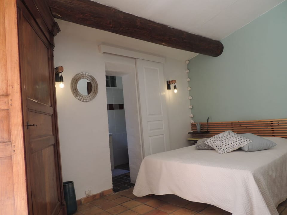 Standard Double Room, Private Bathroom ( Aubergine) | Premium bedding, iron/ironing board (on request), WiFi (free)