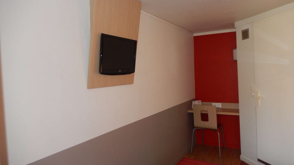 Desk, laptop workspace, blackout drapes, free WiFi