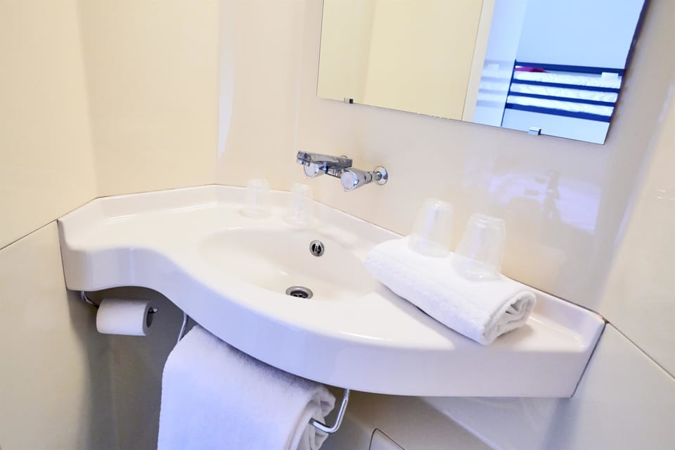 Shower, eco-friendly toiletries, towels, soap
