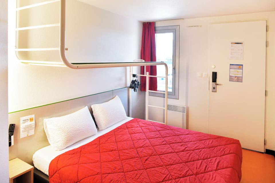 Standard Room, 1 Double Bed | Individually furnished, desk, blackout drapes, iron/ironing board