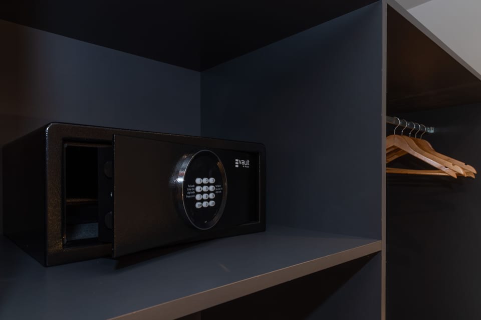 Minibar, in-room safe, individually decorated, free WiFi