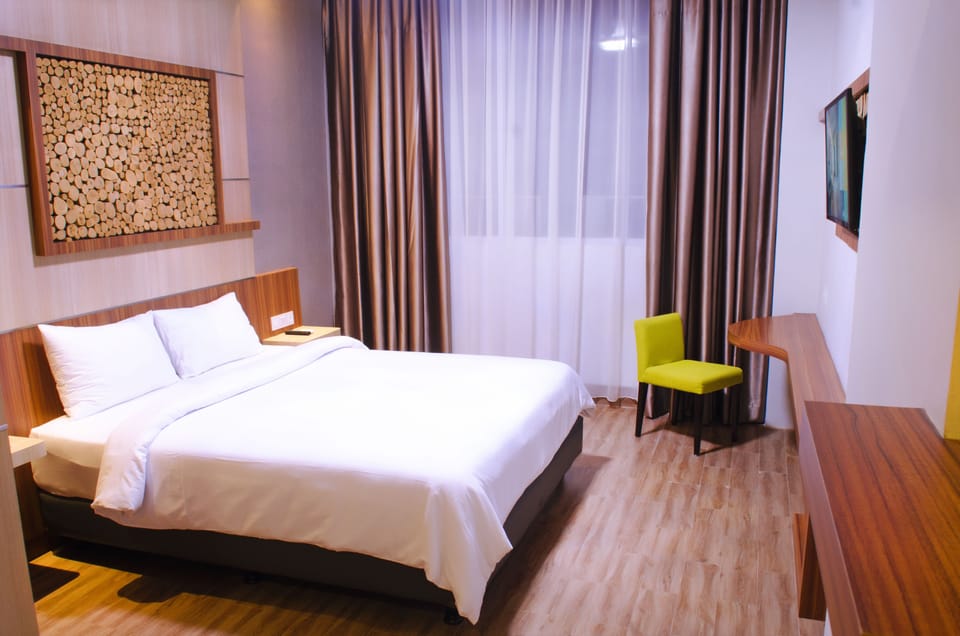 Deluxe Double Room | In-room safe, desk, iron/ironing board, free WiFi