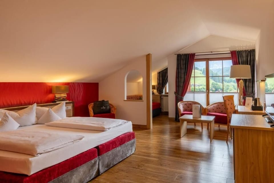 Deluxe Double Room, Mountain View | Hypo-allergenic bedding, minibar, in-room safe, individually decorated