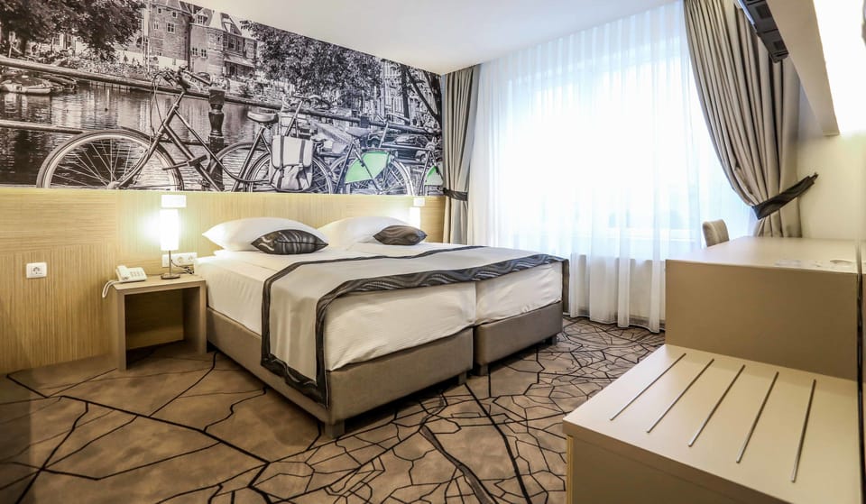 Standard Triple Room, 1 Bedroom, Accessible | Minibar, in-room safe, desk, laptop workspace