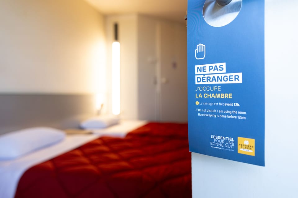 Standard Room, 2 Twin Beds | Desk, soundproofing, free WiFi, bed sheets