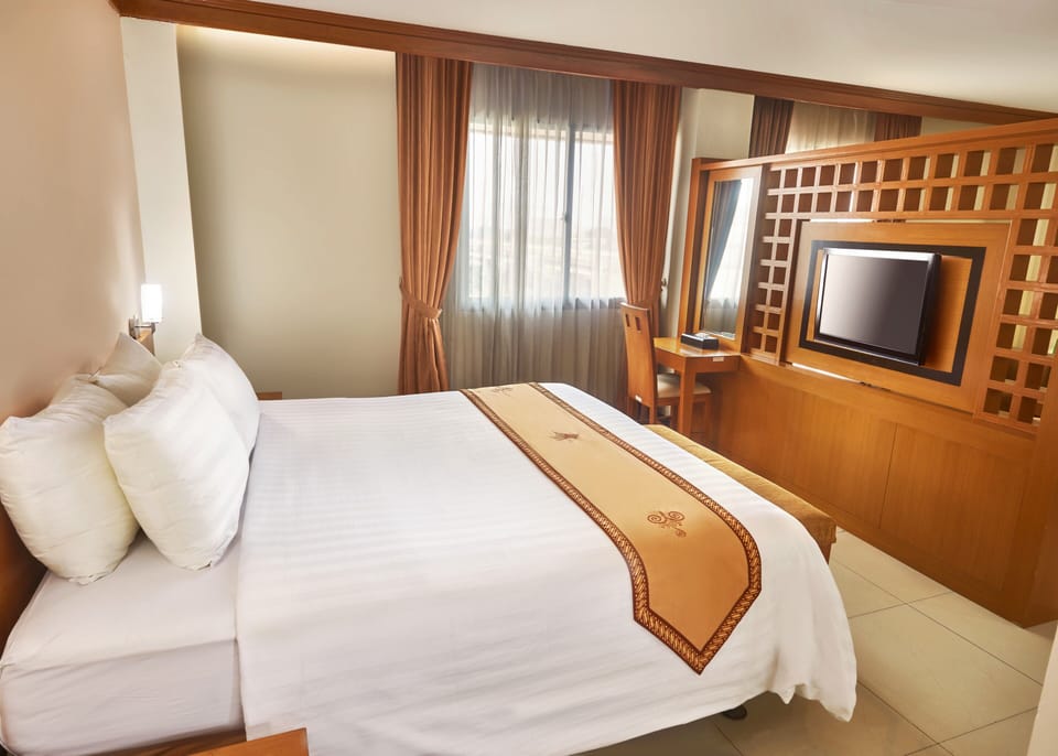 Executive Double Room | Desk, blackout drapes, free WiFi