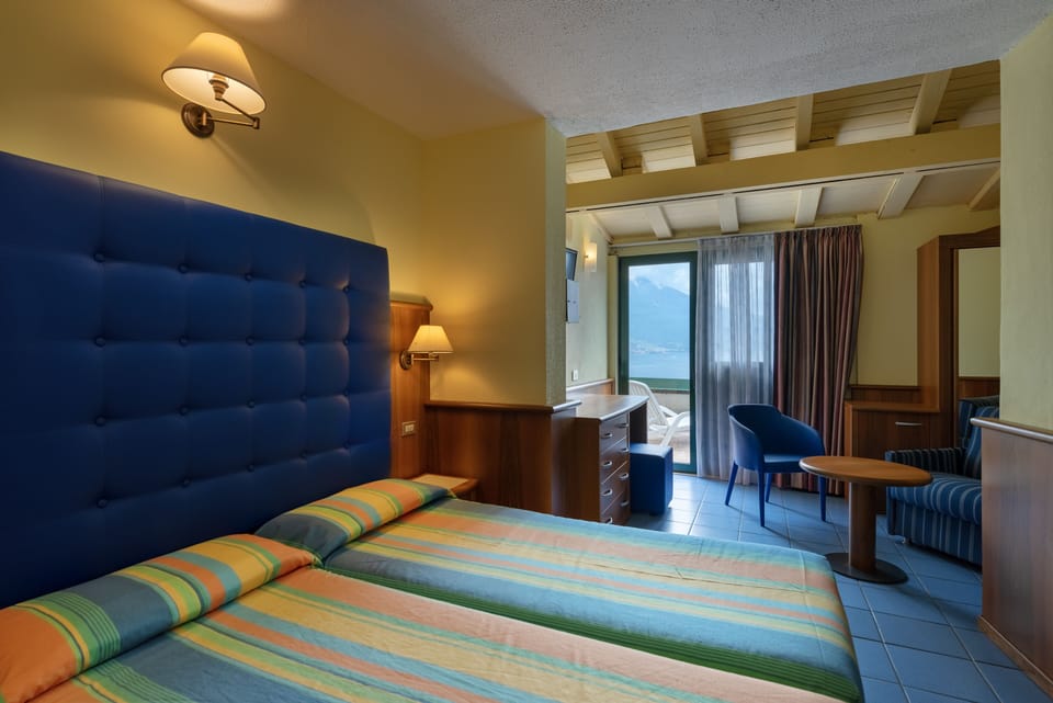 Doppia Standard | In-room safe, blackout drapes