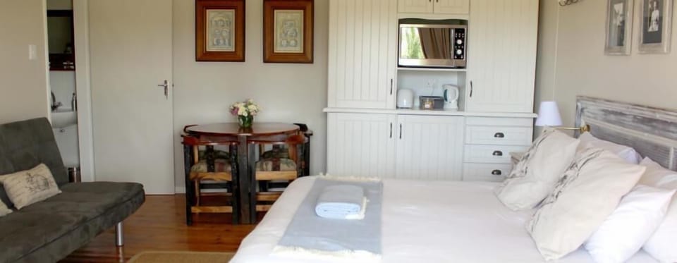 In-room safe, WiFi (free)