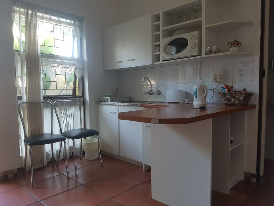 Standard - Dolphin  | Private kitchenette | Fridge, coffee/tea maker, electric kettle