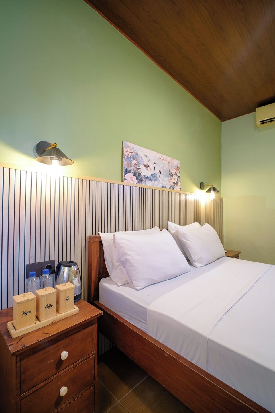 Standard Double Room | Desk, WiFi (free), bed sheets