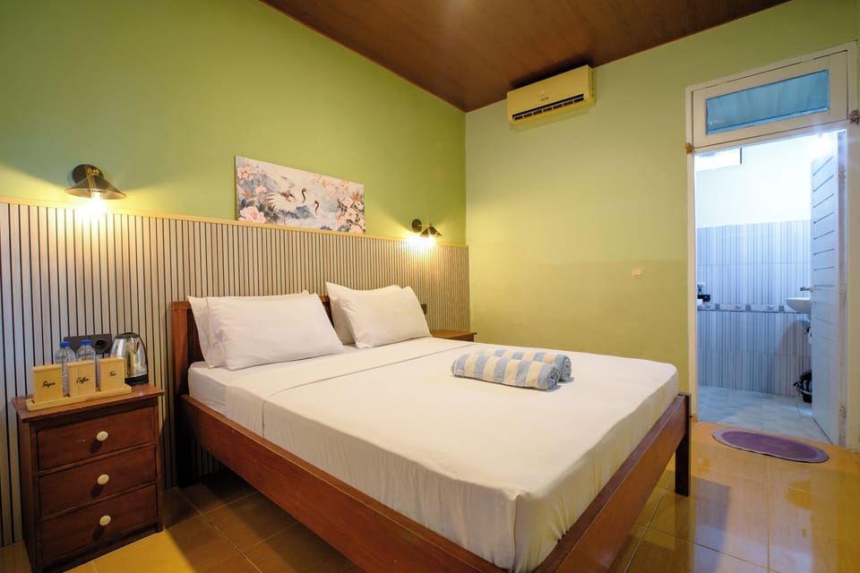 Standard Double Room | Desk, WiFi (free), bed sheets