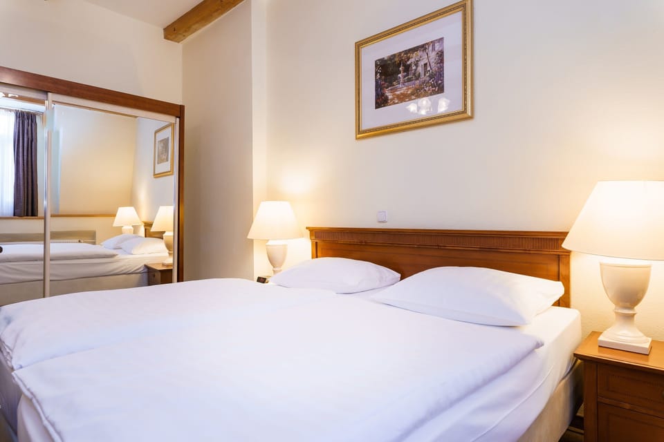 Triple Room | In-room safe, desk, laptop workspace, blackout drapes