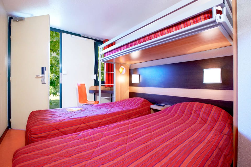 Standard Room, 3 Twin Beds | 1 bedroom, desk, free WiFi, bed sheets