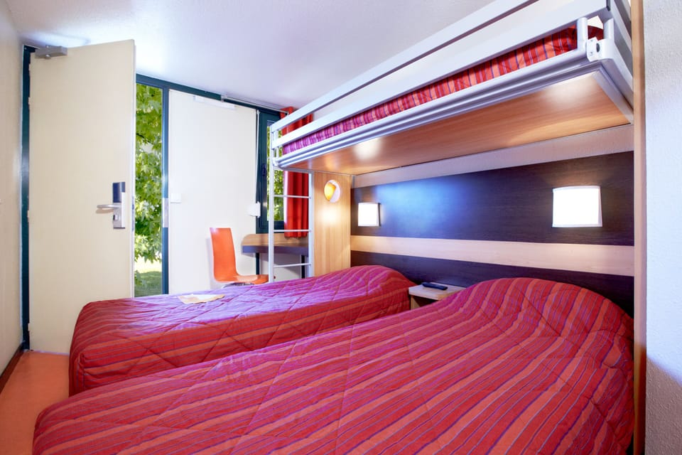 Standard Room, 2 Twin Beds | Desk, blackout drapes, soundproofing, free WiFi