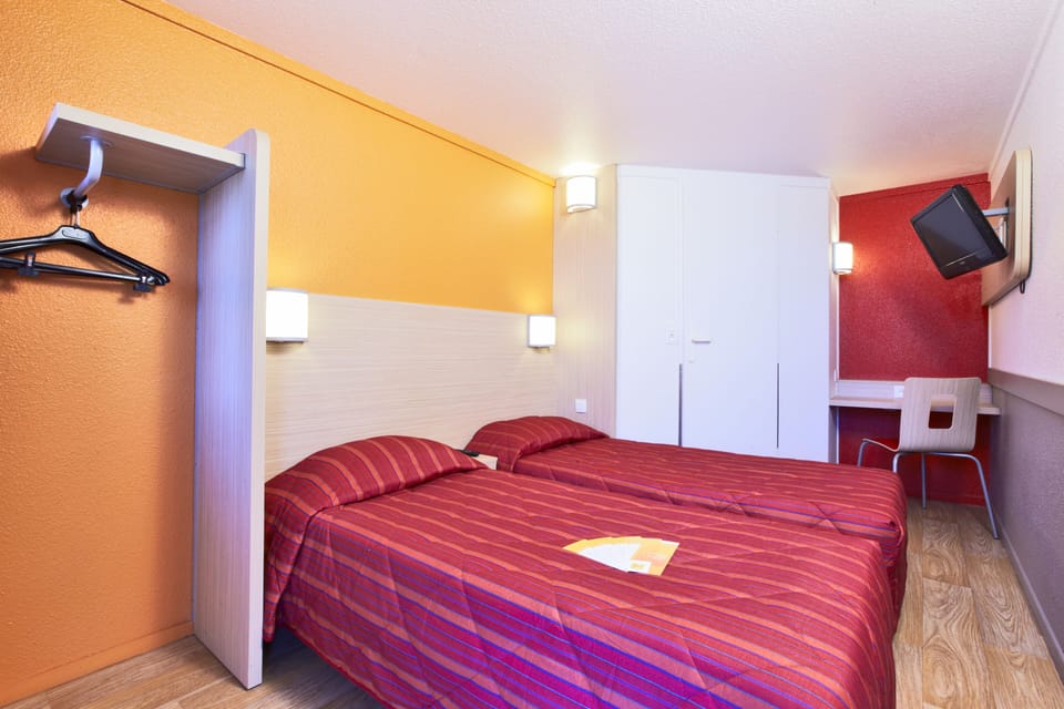 Standard Room, 2 Twin Beds | Desk, blackout drapes, iron/ironing board, free cribs/infant beds