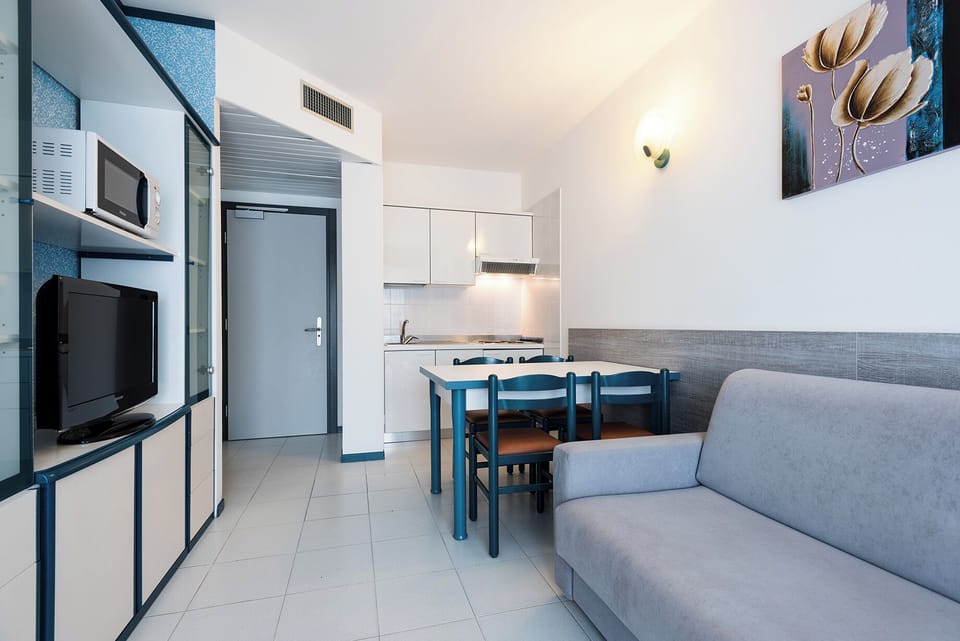 Apartment, Balcony | Living area | 50-cm flat-screen TV with satellite channels
