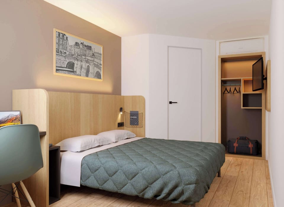 Standard Room, 1 Double Bed | 1 bedroom, premium bedding, desk, free WiFi
