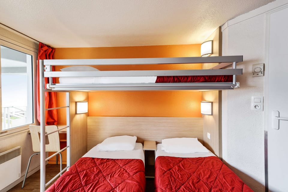 Desk, blackout drapes, free WiFi, bed sheets