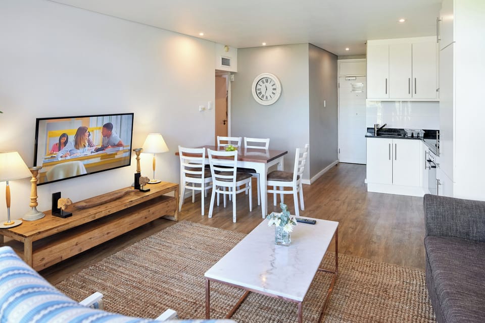 Family Apartment, 2 Bedrooms, Patio, Garden View | Living area | TV