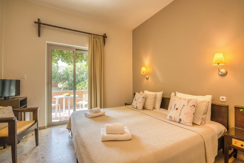 Economy Double or Twin Room | Iron/ironing board, free WiFi, bed sheets