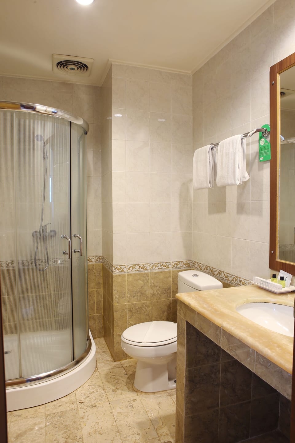 Superior Room | Bathroom | Combined shower/tub, free toiletries, hair dryer (on request), slippers