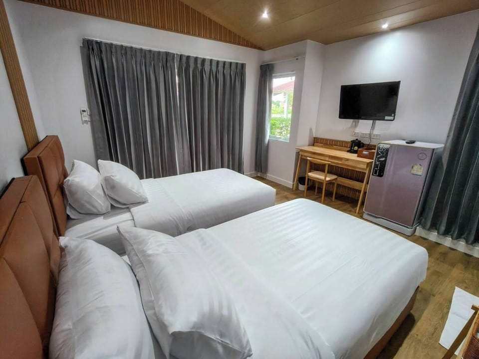 Standard Twin Room | Minibar, rollaway beds (surcharge), WiFi (free)