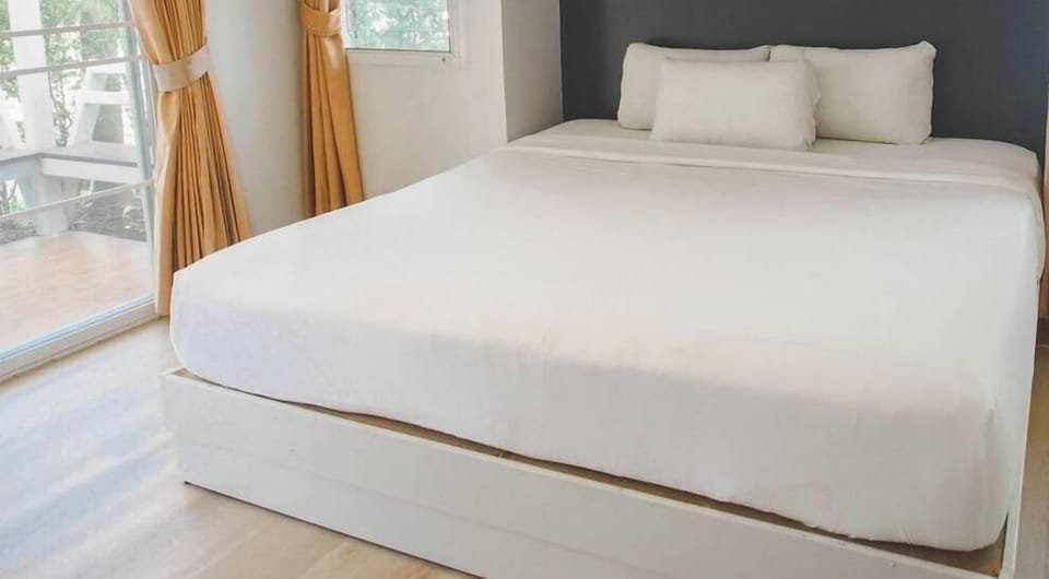 Standard Double Room | Minibar, rollaway beds (surcharge), WiFi (free)