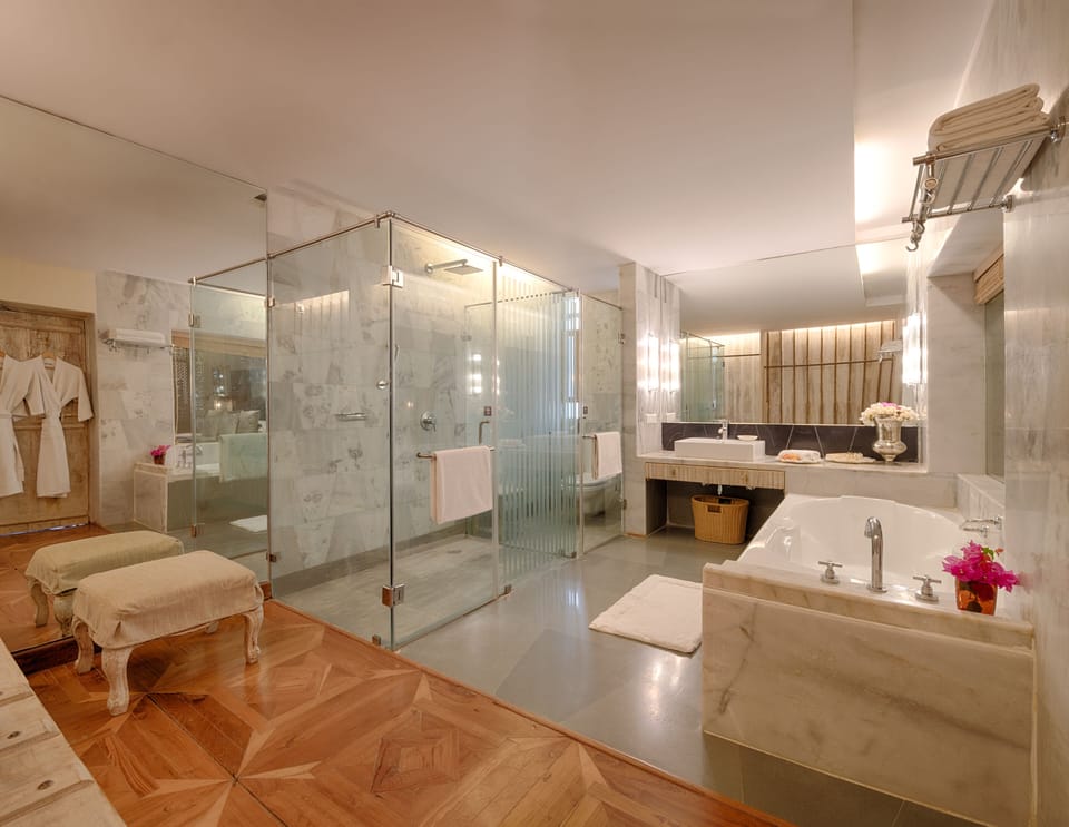 Narlai Suite | Bathroom | Shower, free toiletries, hair dryer, bathrobes