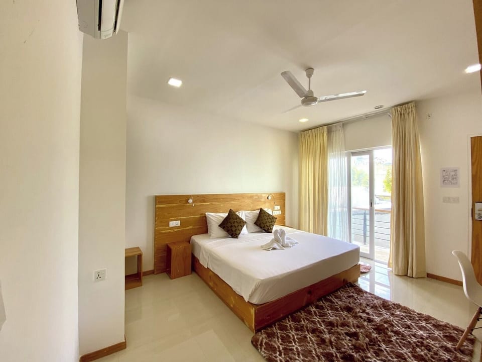 Luxury Double Room, 1 King Bed | Premium bedding, in-room safe, desk, iron/ironing board