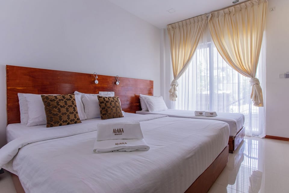 Deluxe Triple Room | Premium bedding, in-room safe, desk, iron/ironing board