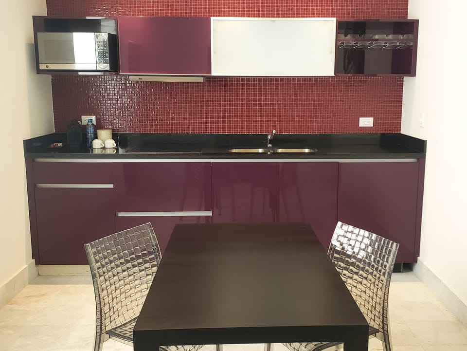 Honeymoon Suite, 1 King Bed, Ocean View | Private kitchenette