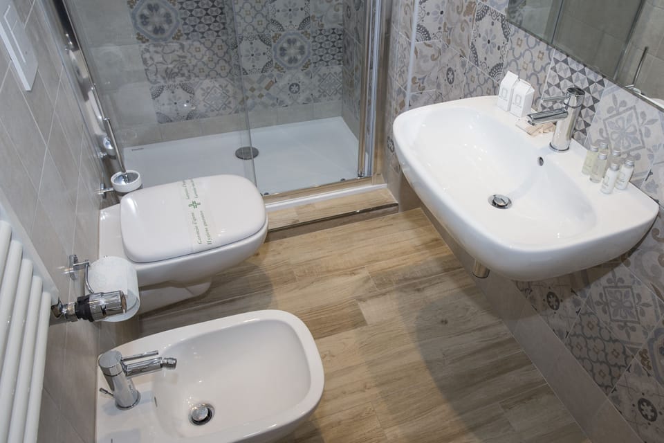 Economy Double Room, 1 Double Bed | Bathroom | Shower, free toiletries, hair dryer, slippers