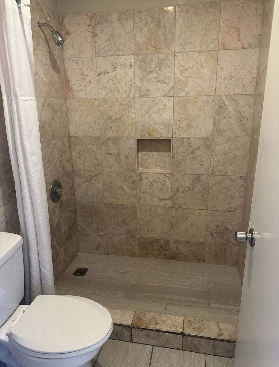 Double Room | Bathroom | Free toiletries, towels